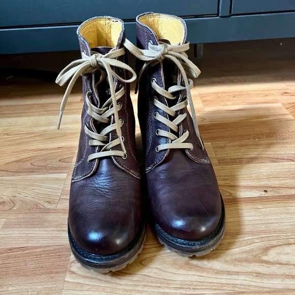 Frye Sabrina Lace Up Ankle Boots - Picture 8 of 13